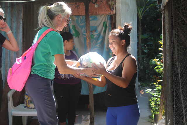 El Salvador mission trip food delivery pt 2